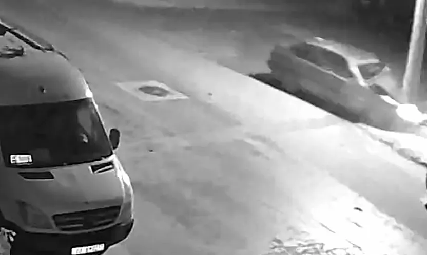 Afyon'da Otomobil Elektrik Direğine Çarptı! Kaza Anı Kamerada