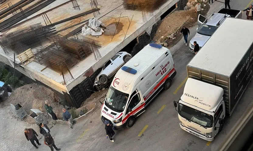 Afyon'da Otomobil İnşaatın Temeline Düştü