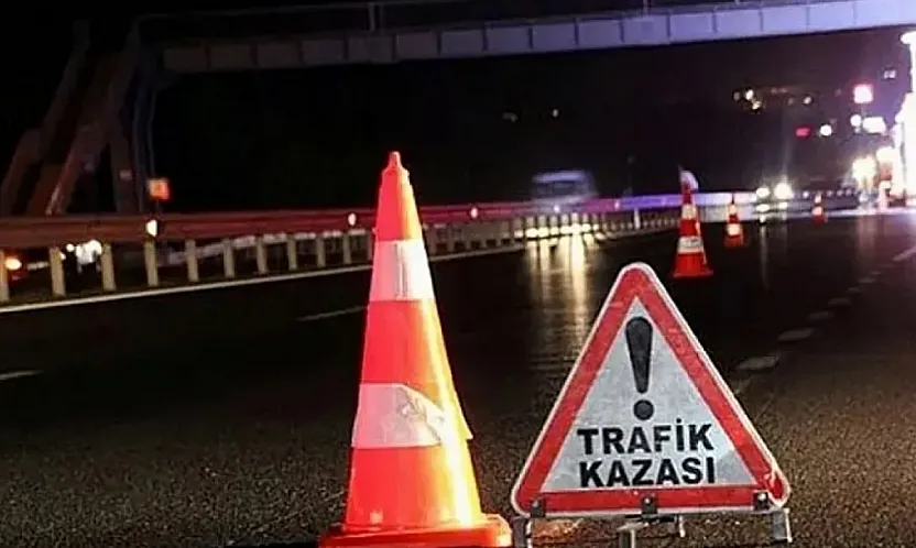 Afyon'da Peş Peşe Kazalar: Elektrik Direği, Refüj, Karşı Şerit...