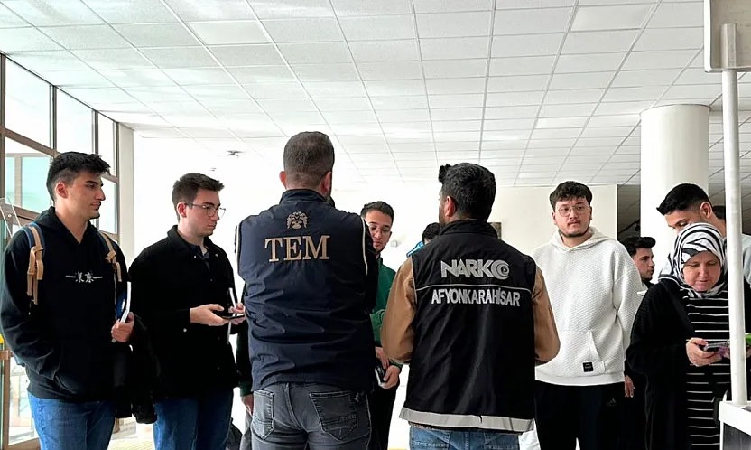 Afyon'da Polis, 17 Bin Üniversitesi Öğrencisini Bilgilendirdi