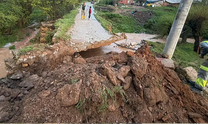 Afyon'da Sel Alarmı: 3 Köprü Menfezi Kullanılamaz Hale Geldi