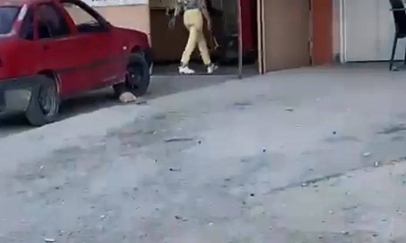 Afyon'da Sevgilisine Öfkelenen Genç Kadın Çekici Eline Aldı!