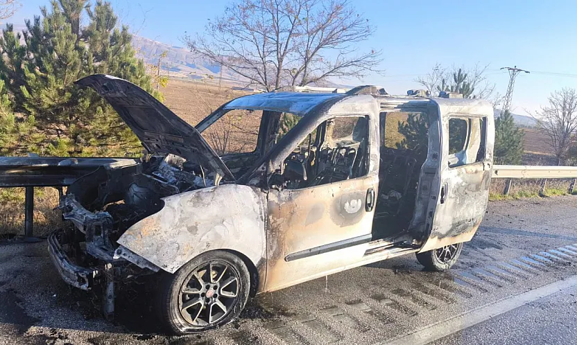 Afyon'da Seyir Halindeki Araç Alev Aldı