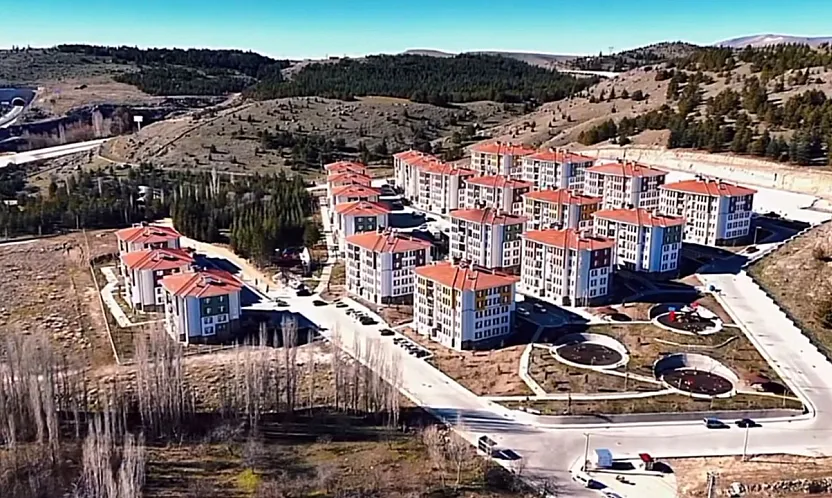 Afyon'da TOKİ Sakinlerini Korkutan Tehlike!