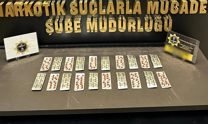 Afyon'da Torbacı Üzerinden 280 Adet Uyuşturucu Çıktı