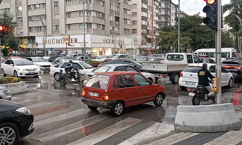 Afyon'da Yağmur Yağdı, Trafik S.O.S. Verdi!