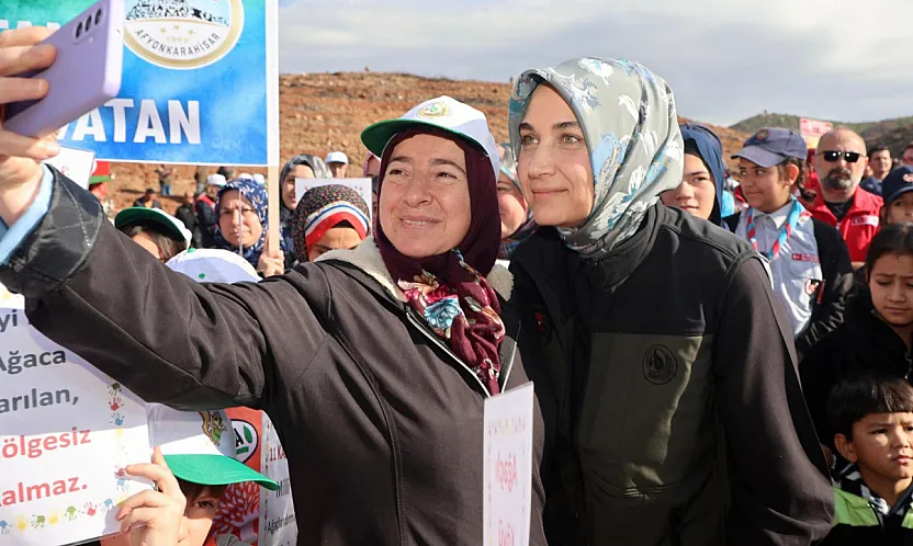 Afyon'da Yeşil Vefa: 198 Bin Fidan Toprakla Buluştu