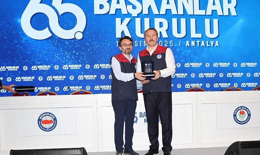 Afyon'daki Eğitimcileri Gururlandıran Plaket