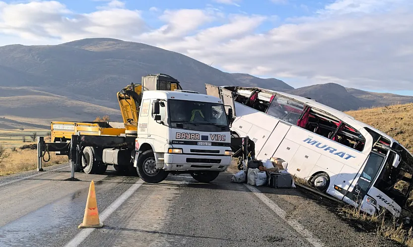 Afyon'daki Otobüs Kazasında Kimlik Belirleme Çalışmaları Sürüyor