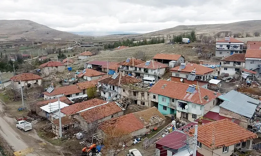 Afyon'un Bu Köyünde Telefon Bir Var, Bir Yok