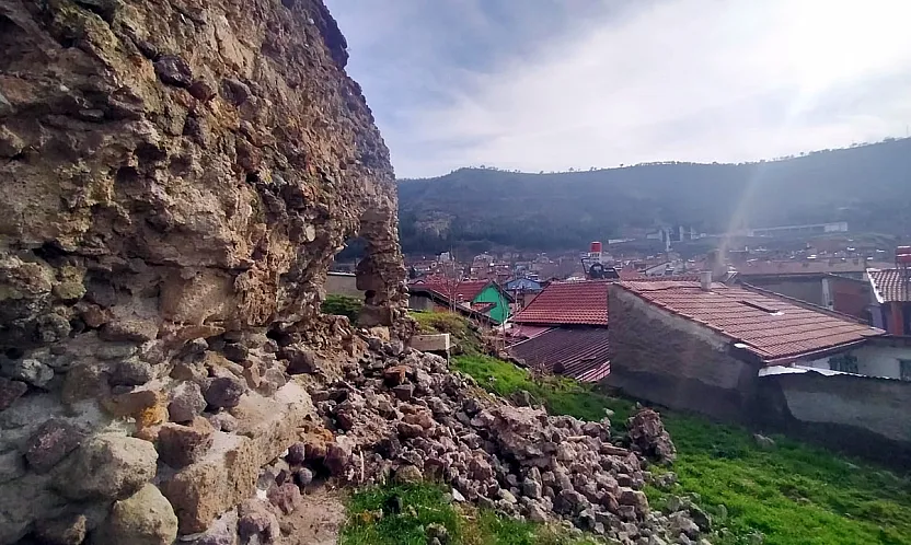 Afyon'un En Eski Mescidi İlgisizlik Nedeniyle Yok Olmak Üzere