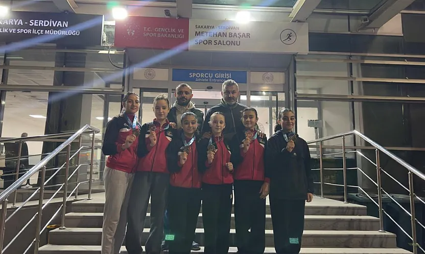 Afyon'un Karatecileri 12 Madalya İle Döndü