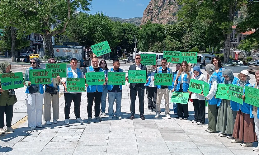 Afyon'un Meydanında Düdük Çaldı, Hayat Durdu
