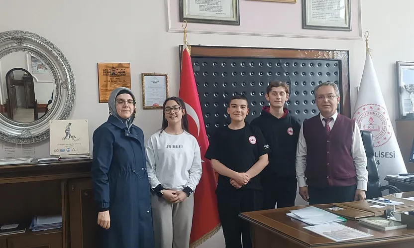Afyon'un Tarihi Lisesi'nden 3 Derece Birden