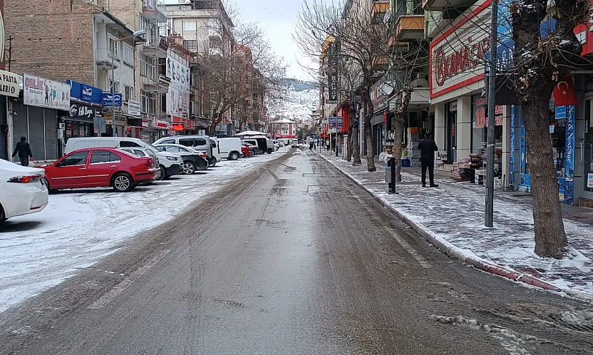 Afyon Yeni Yıla Karla Uyandı