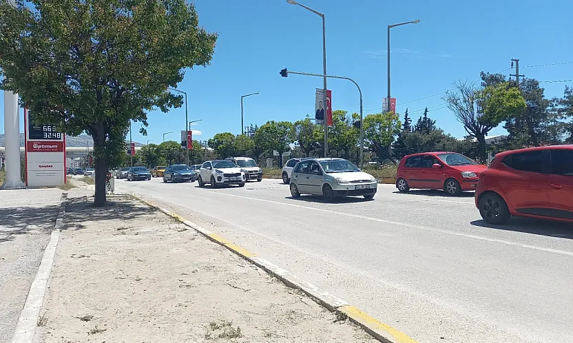 Afyonkarahisar-Antalya Yolunda Tatilcilerin Dönüş Yoğunluğu Sürüyor