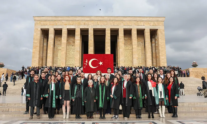 Afyonkarahisar Barosu'ndan Tarihî Adım: Anıtkabir'de İlk Çelenk Töreni!