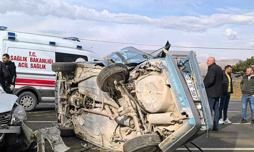 Afyonkarahisar'da Kontrolden Çıkan Araç Devrildi: 4 Yaralı