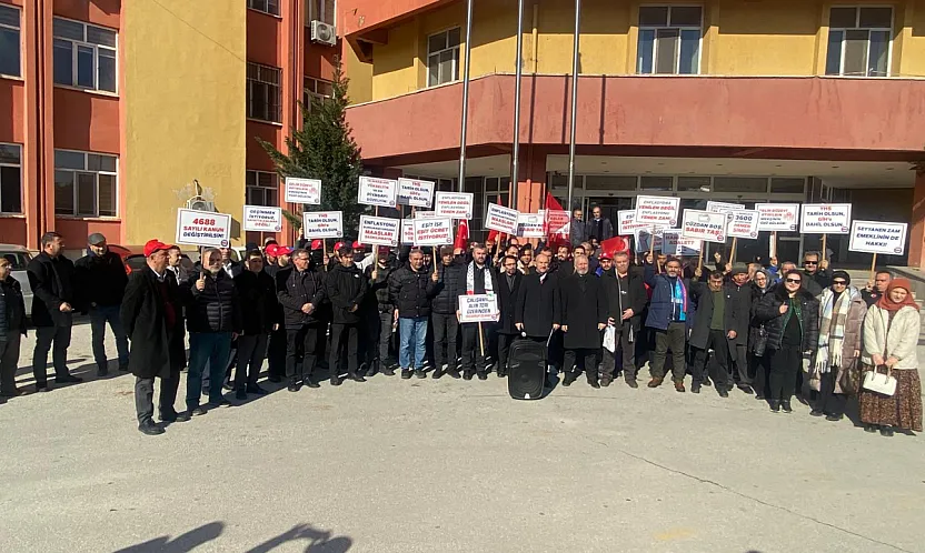 Afyonkarahisar'da Memurlar Yeni Yılın İlk Maaş Gününde Haykırdı 'Ayrıcalık Değil Kamuda Adalet İstiyoruz'