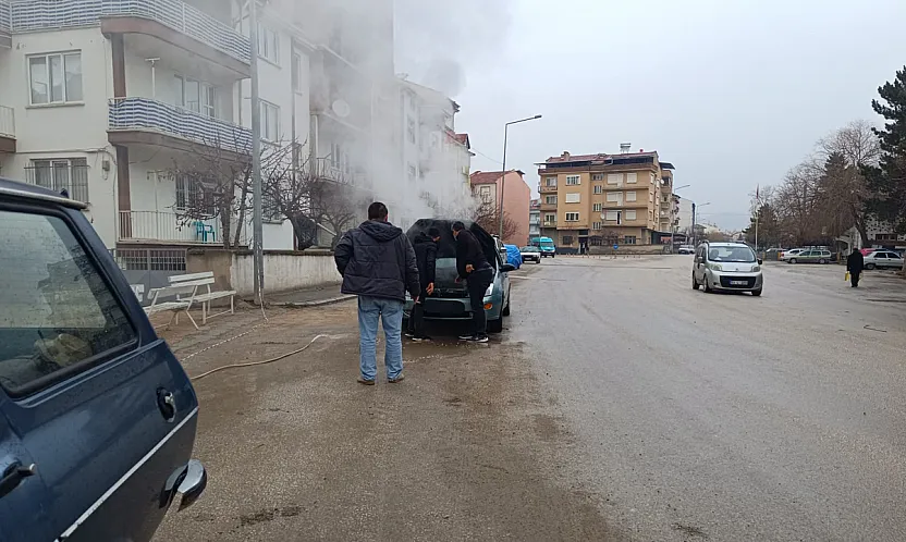 Afyonkarahisar'da Seyir Halindeki Otomobil Alev Aldı