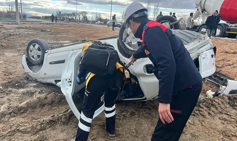 Afyonkarahisar'da Takla Atan Araç Şarampole Uçtu