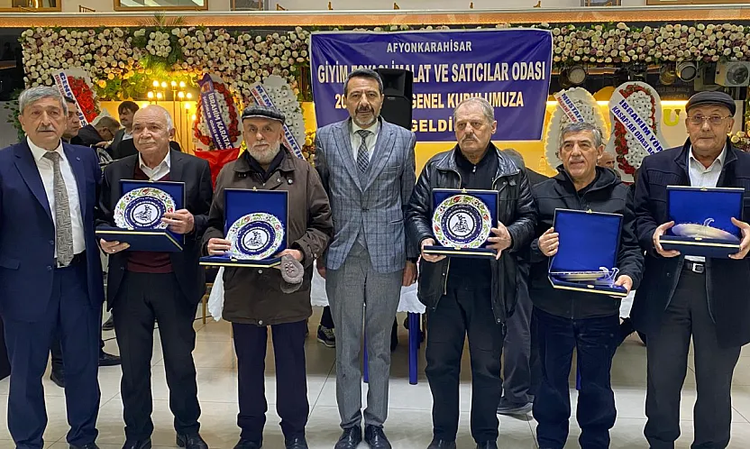 Afyonkarahisar'da Ustalara Ahde Vefa Plaketi Verildi