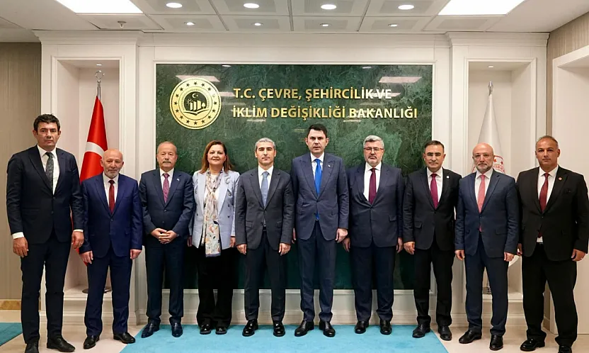 Afyonkarahisar Heyeti Bakan Kurum'un Yanında