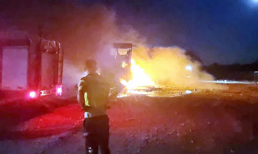 Afyonkarahisar Konya Yolu Trafiğe Kapandı: Yangın Alarmı