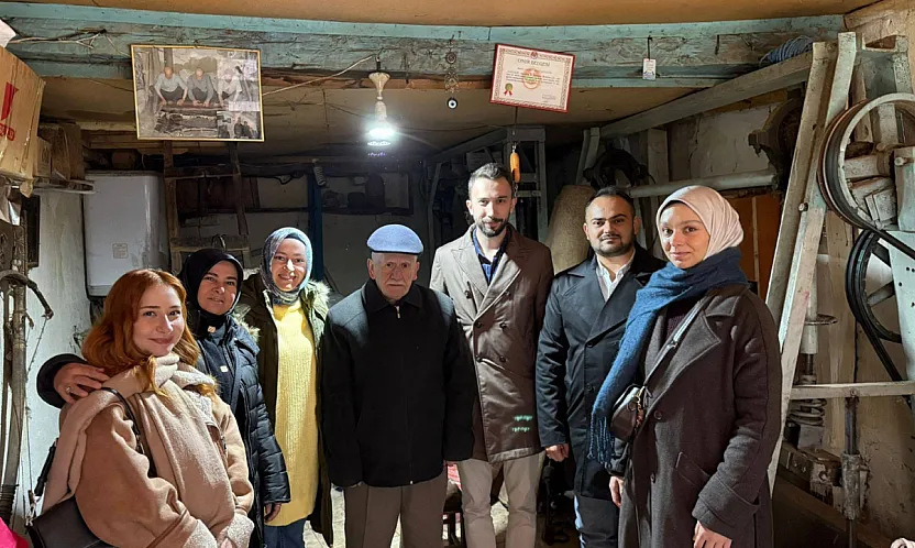 Afyonlu Keçe Ustası Gençlere Keçeciliği Anlattı