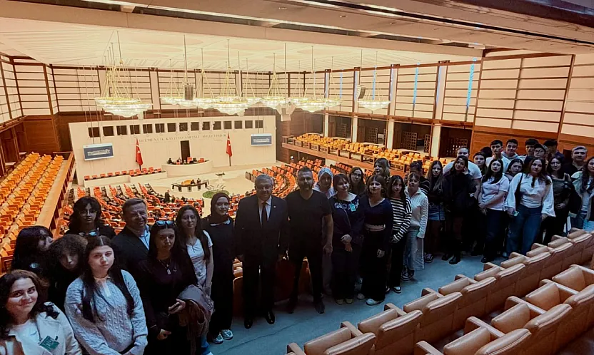 Afyonlu Vekil, Mezun Olduğu Okulun Öğrencilerini Meclis'te Ağırladı!