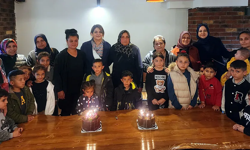 AK Kadınlar Çocuklara Bayram Hediyesi Verdi