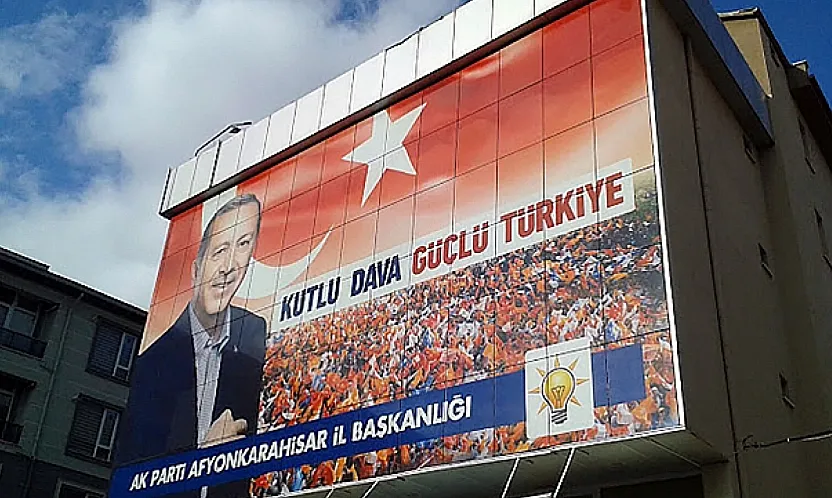 AK Parti 25'inci Yılını Kutluyor. 4 Vekil AK Parti'ye geçiyor
