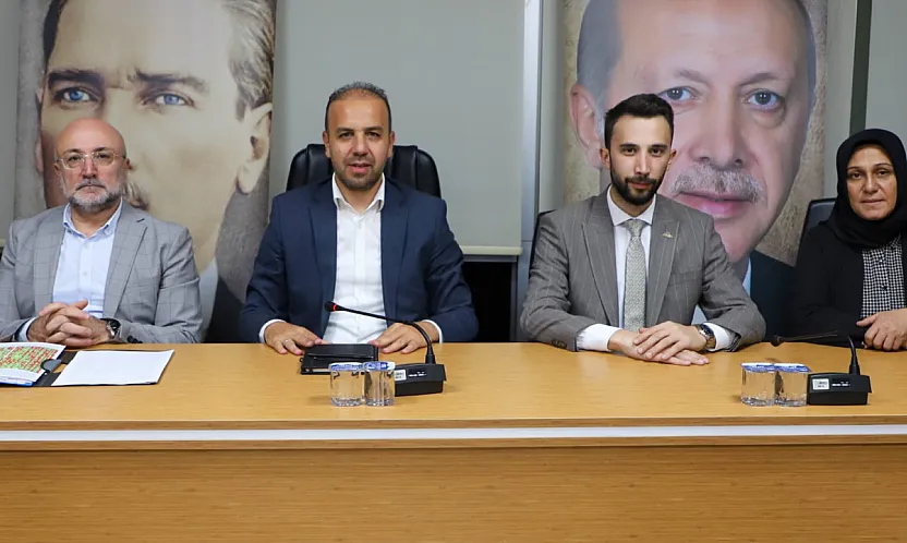 AK Parti'de Başarıya Gümüş Rozet