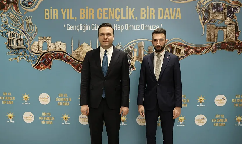 AK Parti'den CHP'li Başkan'a İnce Gönderme: Maaş Aldığı Kurumu Savunuyor