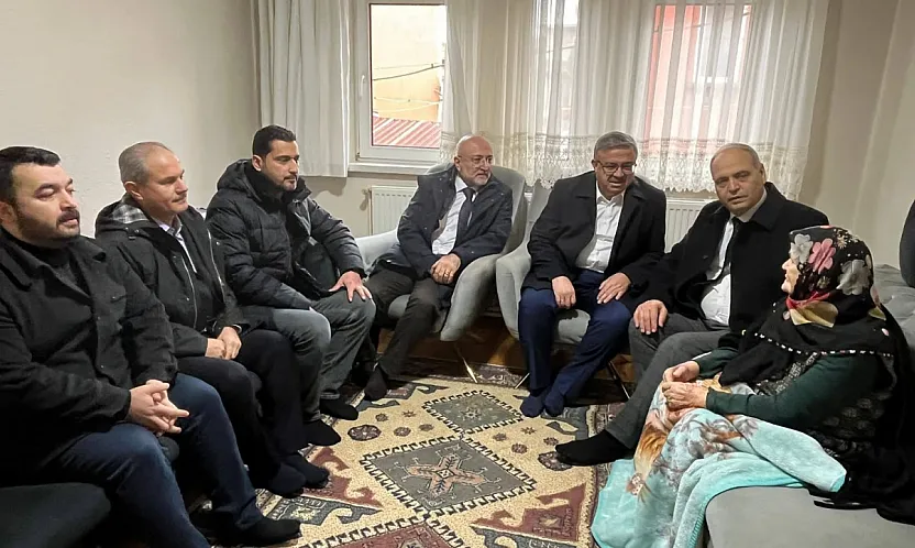 AK Parti Heyeti, Başkan Şahin'e Taziye Ziyaretinde Bulundu