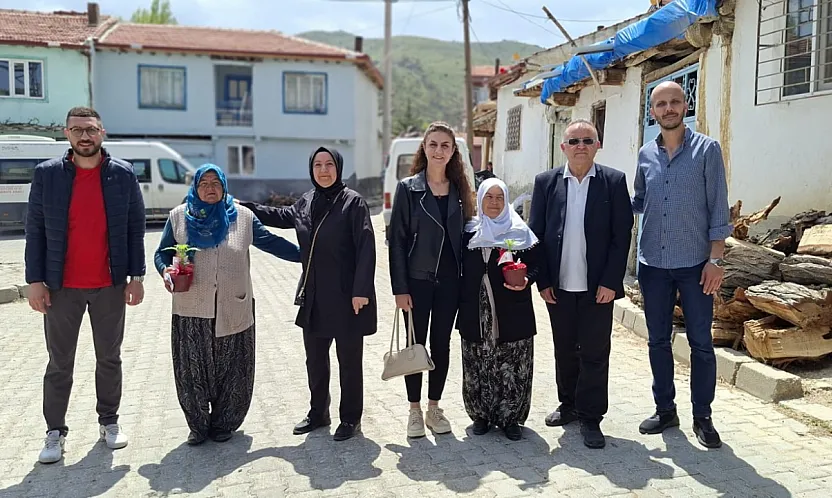 AK Parti Merkez İlçeden Anlamlı Anneler Günü Armağanı