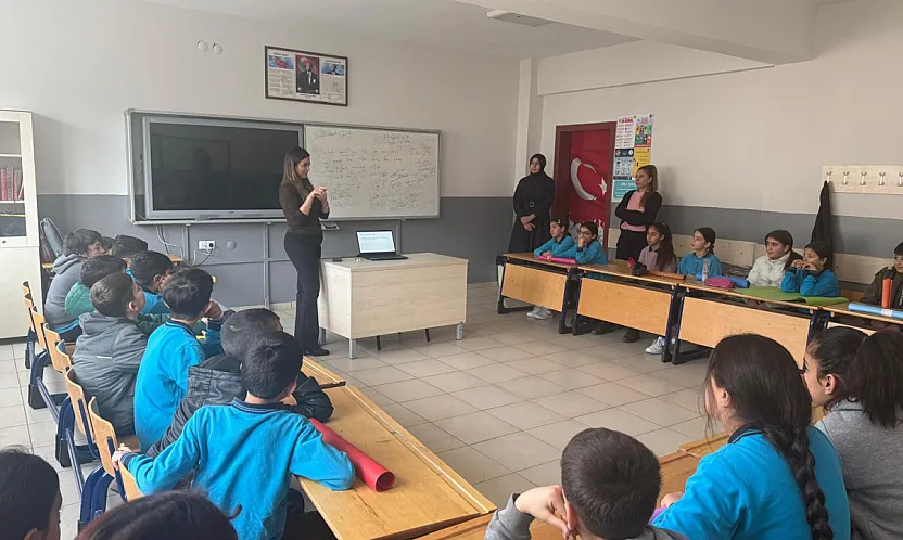 Akran Nezaketi İçin Gönüller Bir