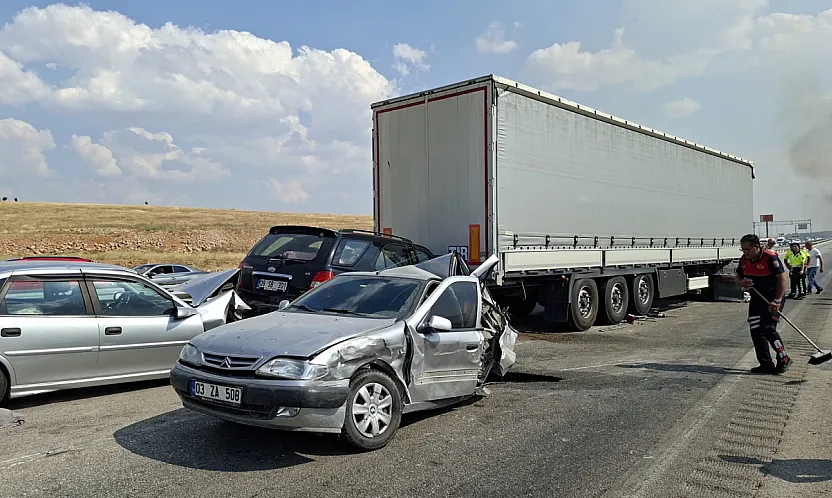 Anız Yangını Kazaya Neden Oldu: 13 Araç Birbirine Girdi