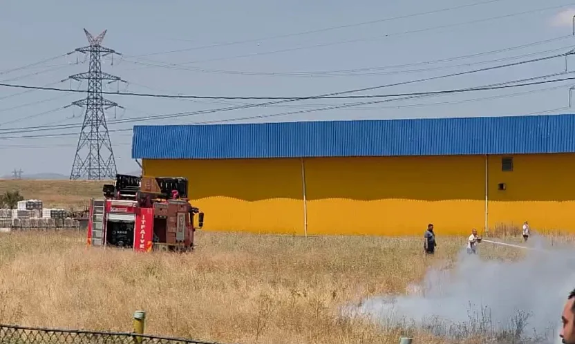 Anız Yangınında Zamanında Müdahale Dükkanları Korudu