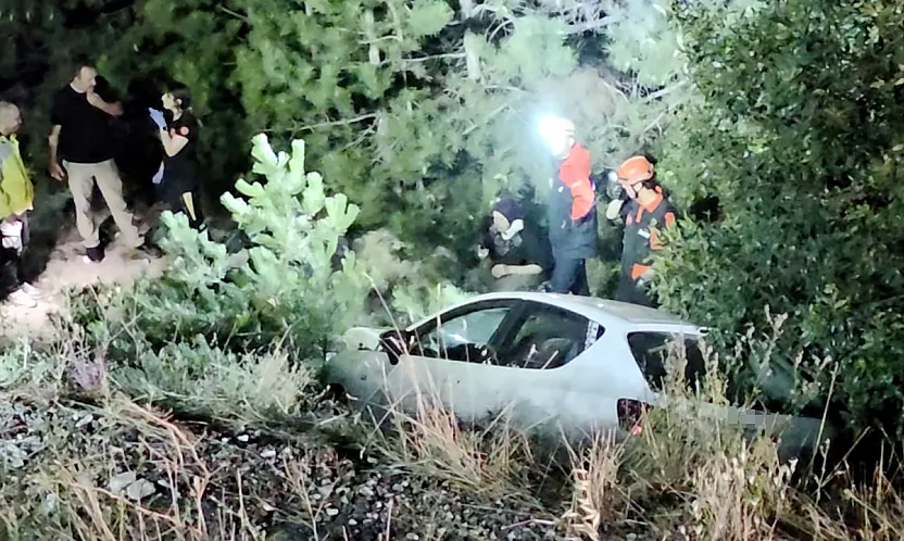Arabayla Çarpışan Motosiklet Uçuruma Yuvarlandı: 5 Yaralı