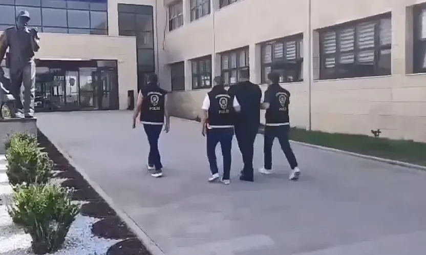 Aranan Cinayet Hükümlüsü Afyon'da Kıskıvrak Yakalandı