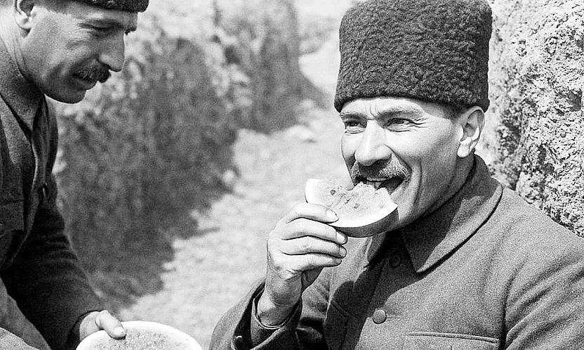 Arşiv Yanmasaydı Atatürk'ün Bu Fotoğrafını Konuşacaktık