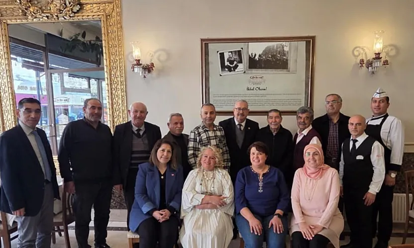 Atatürk'ün Hatırasıyla Yaşayan Lokantada Şairler Buluştu