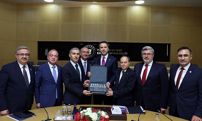 Bakan Bayraktar, Fuara Davet Edildi