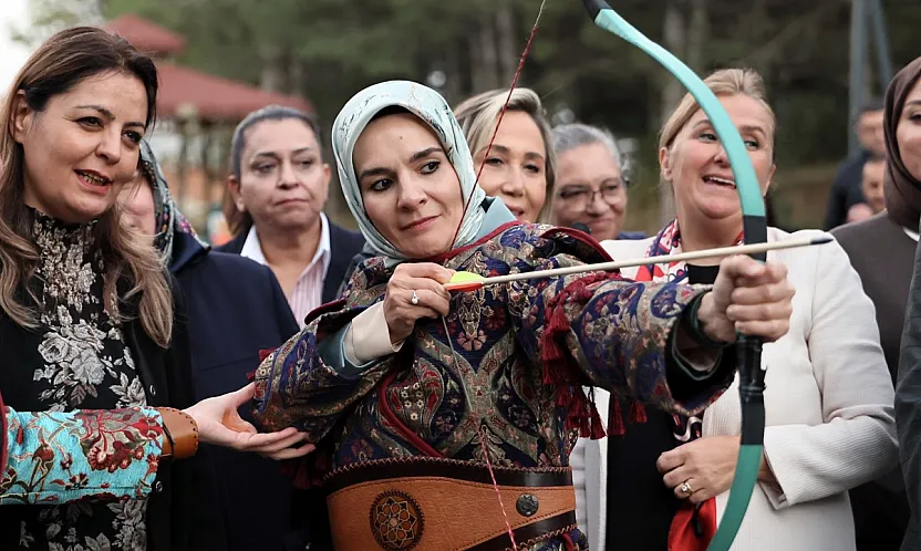 Bakan Göktaş Afyon'da Anne-Kız Buluşmasına Katıldı