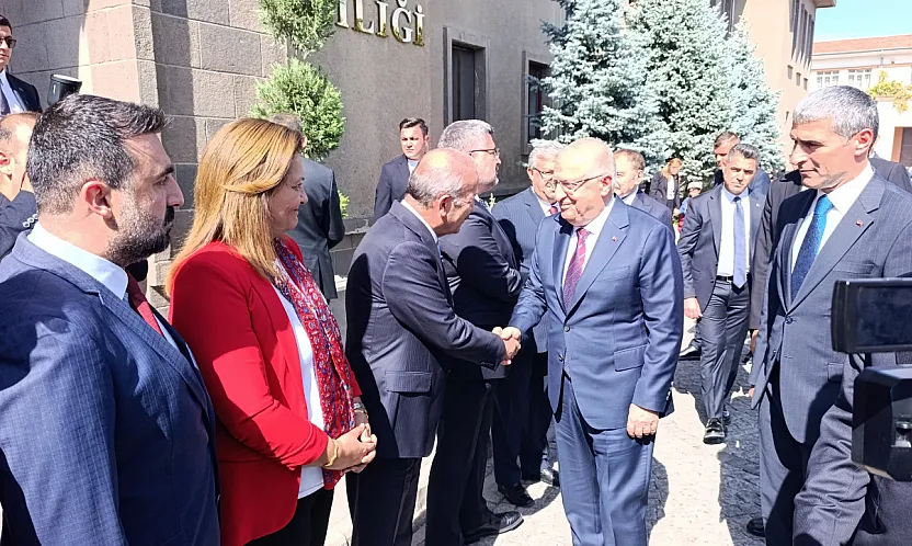Bakan Güler'den İlk Ziyaret Valilik'e