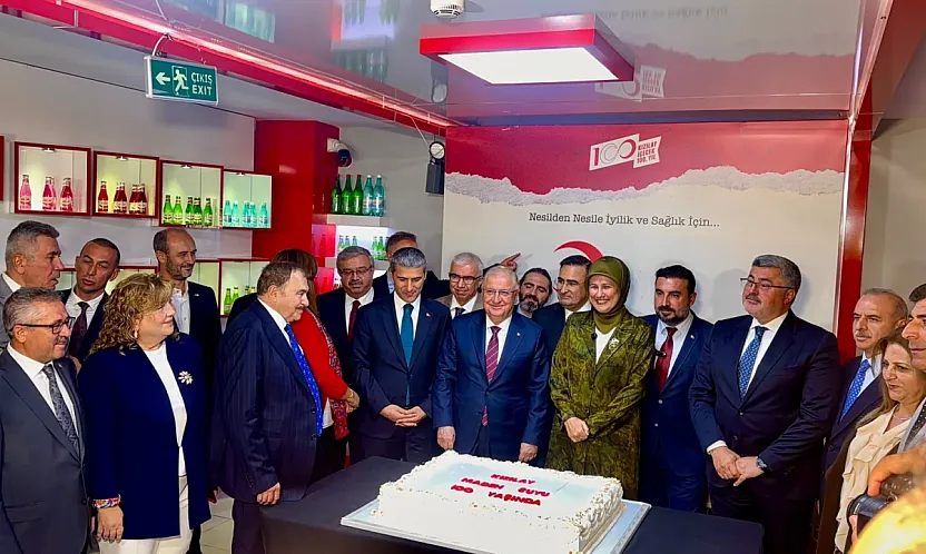 Bakan Güler Kızılay Maden Suyu'nun 100. Yıl Pastasını Kesti
