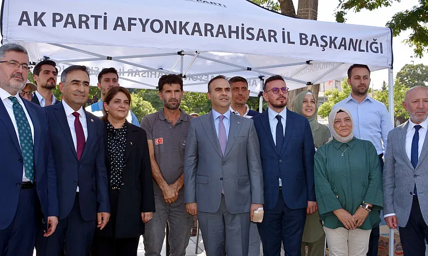 Bakan Kacır, AK Parti'ye Üye Kaydı Yaptı