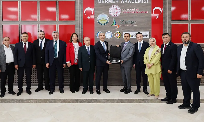 Bakan Kacır, Mermerin Merkezinde