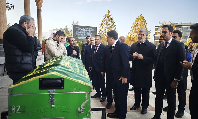 Bakan Tunç Afyon'da Cenaze Namazına Katıldı